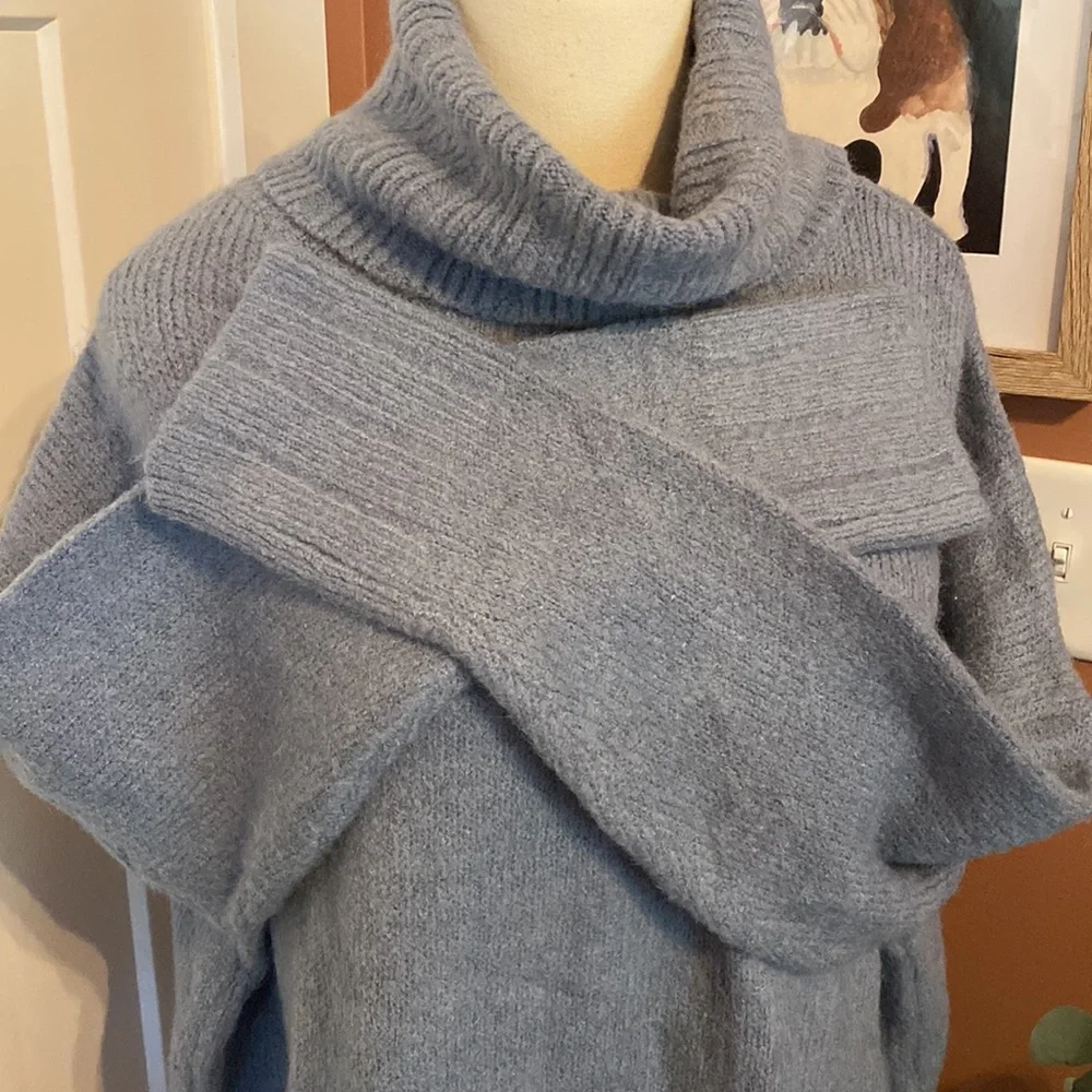 FABLE cowl neck chunky blue gray short waist M/L acrylic blend sweater